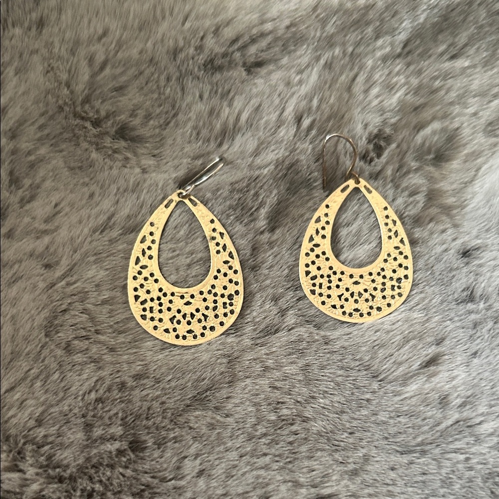 Elegant Teardrop Earrings